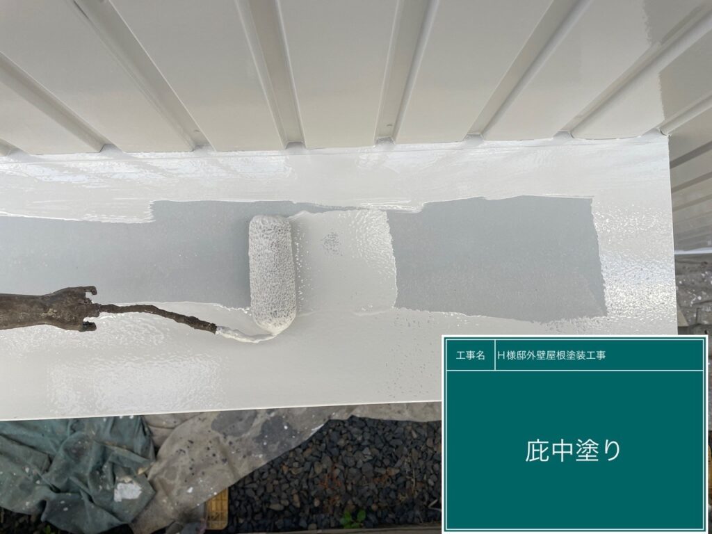 中塗りを行います。