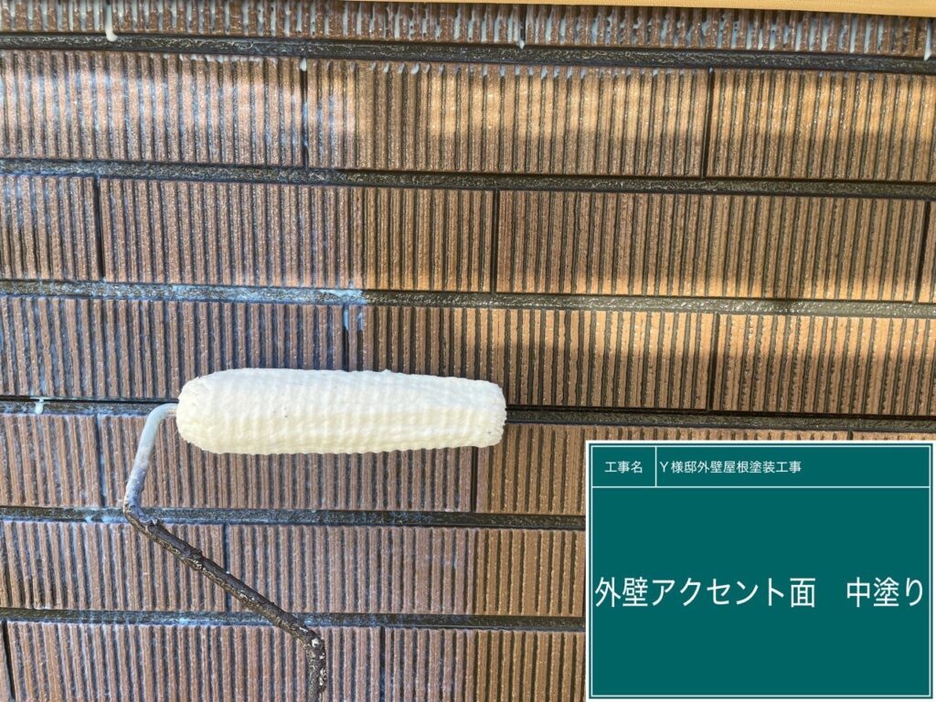 アクセント中塗りを行います。